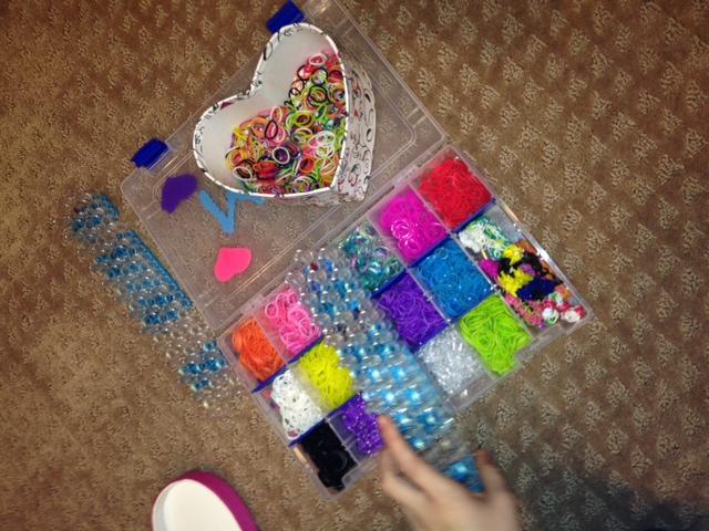
The Rainbow Loom comes with a variety of colors, making it so that kids can make anything from bracelets to necklaces in endless color combinations.