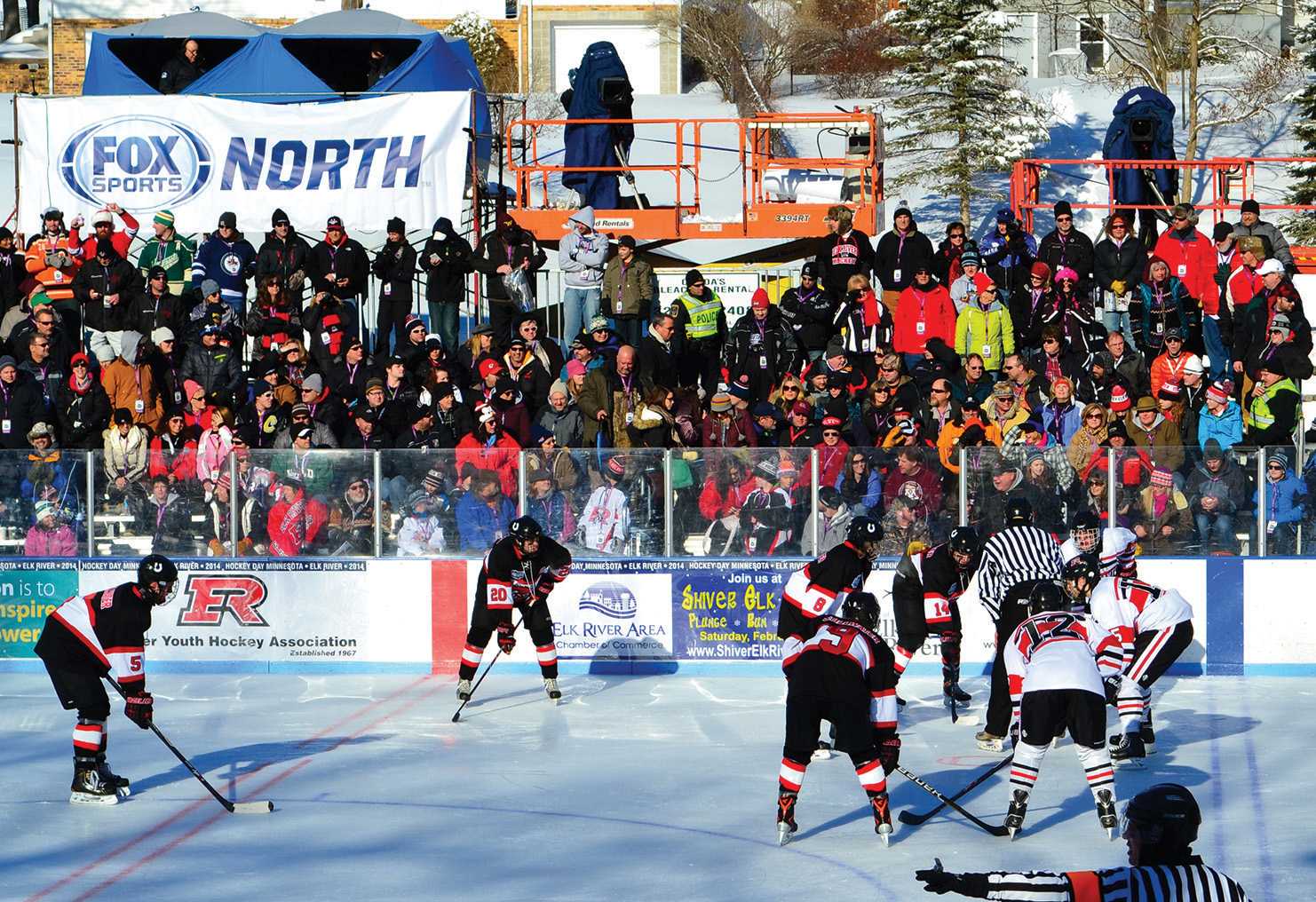 Hockey team played at Minnesota hockey day - The Pony Express