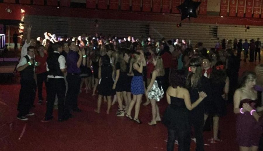 Student+Council+hosts+first+Homecoming+dance+in+six+years.+