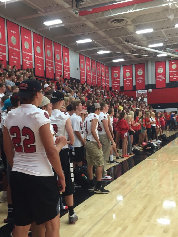 Staff welcome back students at 2015 Pep Fest