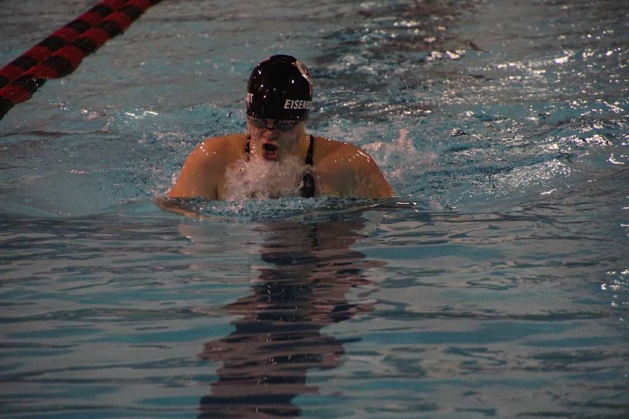 Margret Eisenbrandt swims her way to victory.