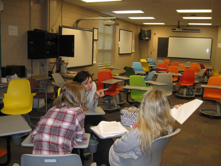 English teacher Laura Hammond discusses appropriate competition day apparel and other aspects of this years speech club with some members. “The brain is a powerful thing, but public speaking is too much for it to handle it alone; speech gives it the support it needs,” freshman Lucas Polucha explains.