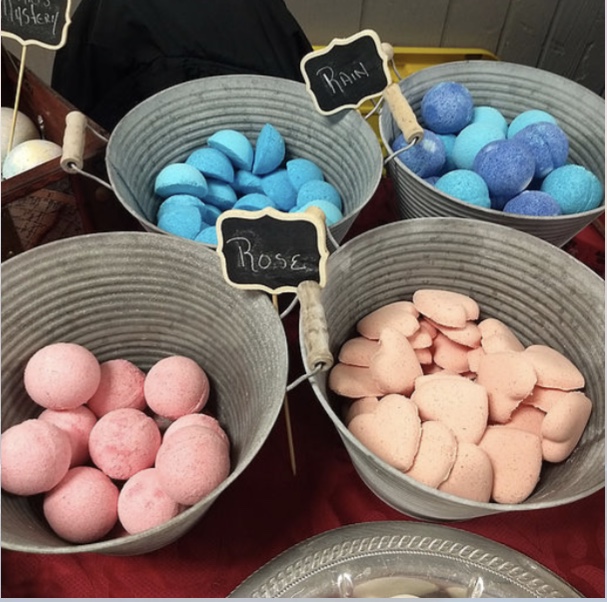 The different types of bath bombs that are sold at Pony Wicks and Balls.