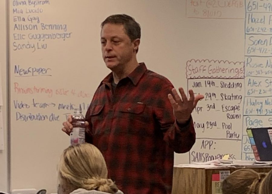Former high school resource officer David Kisch spoke to the second hour newspaper class for their final. Kisch talks about his experiences at the high school and what it is like working with law enforcement.