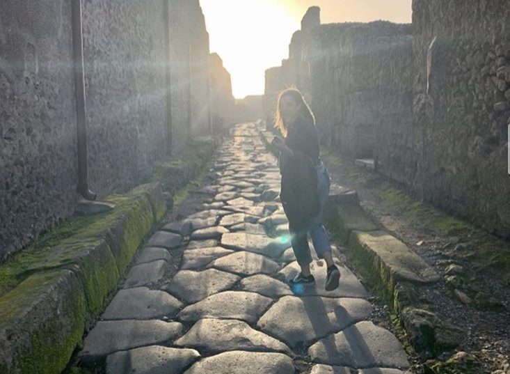 2018 alumnus Sintra Nichols strolls down the streets of Florence, Italy. In late February, Nichols was forced to return home to Minnesota due to the COVID-19 pandemic.