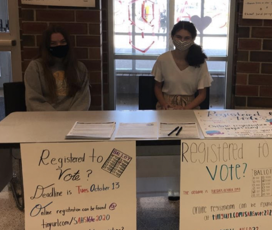 On October 12 and 13, a table was set up in the main rotunda with students from the Young Democrats and Young Republicans club encouraging eligible students to register to vote.