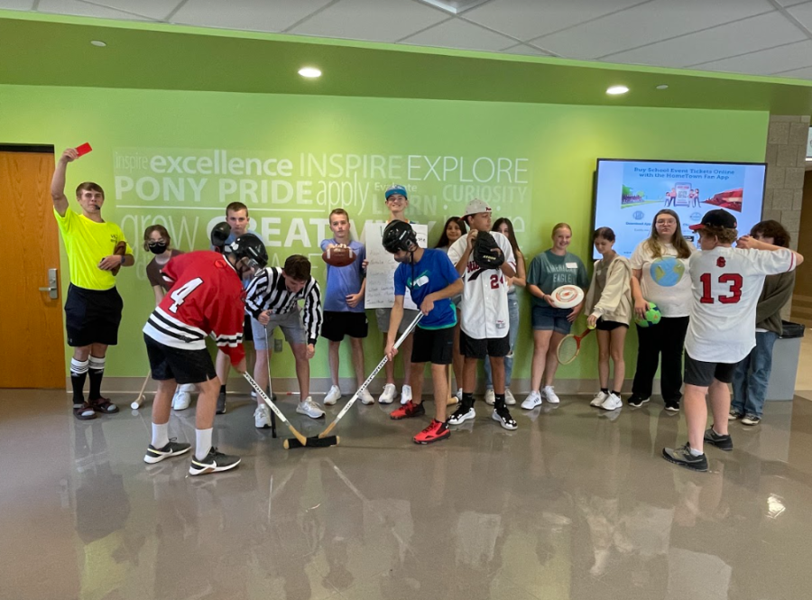 Link Leaders are put into groups with a theme they have for their groups of freshmen. Together they tour the school and do group activities.