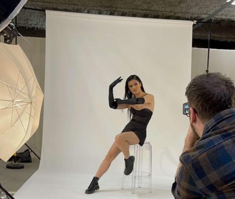 Behind the scenes of Maya in a photoshoot.