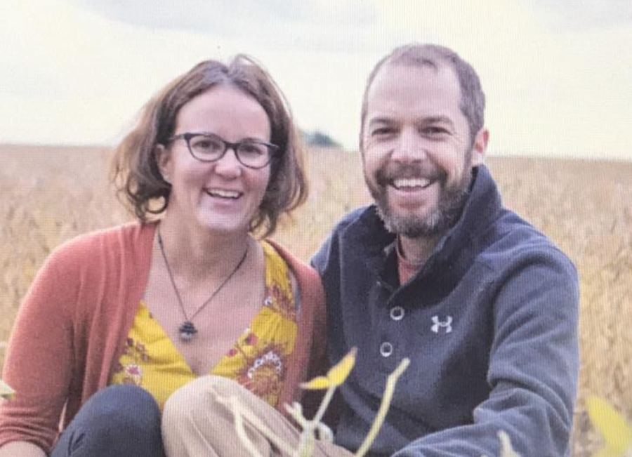 Photo of Emily Rohde (left) and Jason Rohde (right). Picture shown on main website.