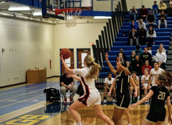 Lexi Karlen goes up for the lay up.
