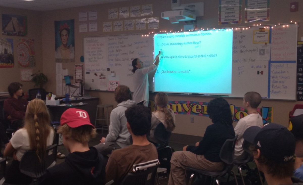 Spanish teacher Corrie Crothers teaches her class an activity on Oct. 4. The class was interacting with each other, moving around the classroom and getting more comfortable with the language.