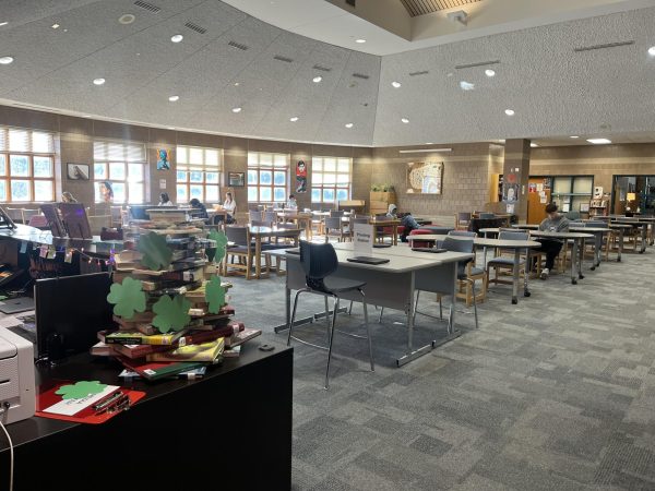 The library during passing time between the first and second hour of the day is half filled with PSEO and senior students. Some of these students are currently taking senior electives, which they spend in the school library.