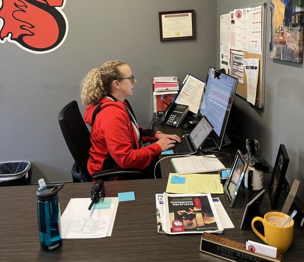 Heidi Klukas checking her email on her computer. Klukas came from Simley High School and is one of the two new Assistant Principals.