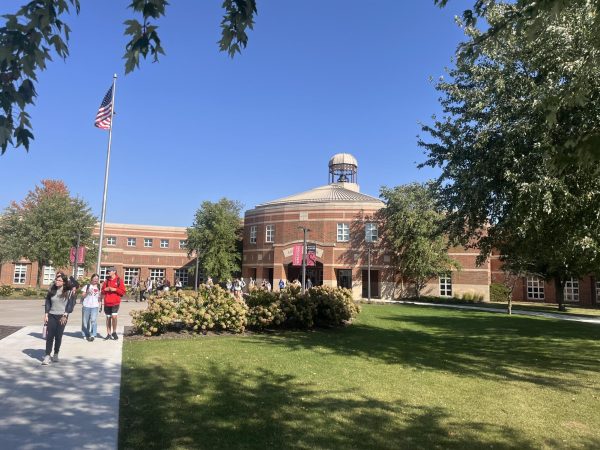 Student's flood out the schools doors at 2:10 p.m. While many feel safe at school, some students are worried for their safety. This is because of the rise in school shootings across the country.