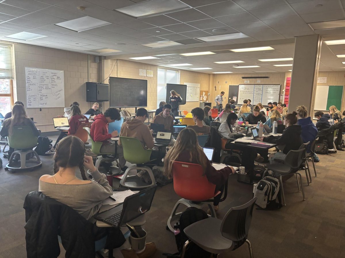 Students in their AP US History class are working hard on their history work. They spend the whole class period trying to get every bit of work done. AP classes will no longer  have weighted grades fall for 2025