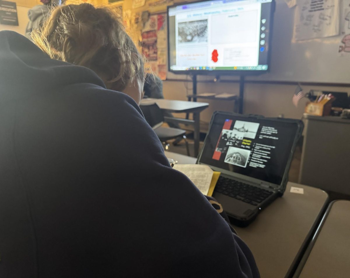 Junior Cora Youssef concentrates on AP classwork to occupy her extra class time. The switch from AP classes to concurrent enrollment will change the time necessary for AP homework.