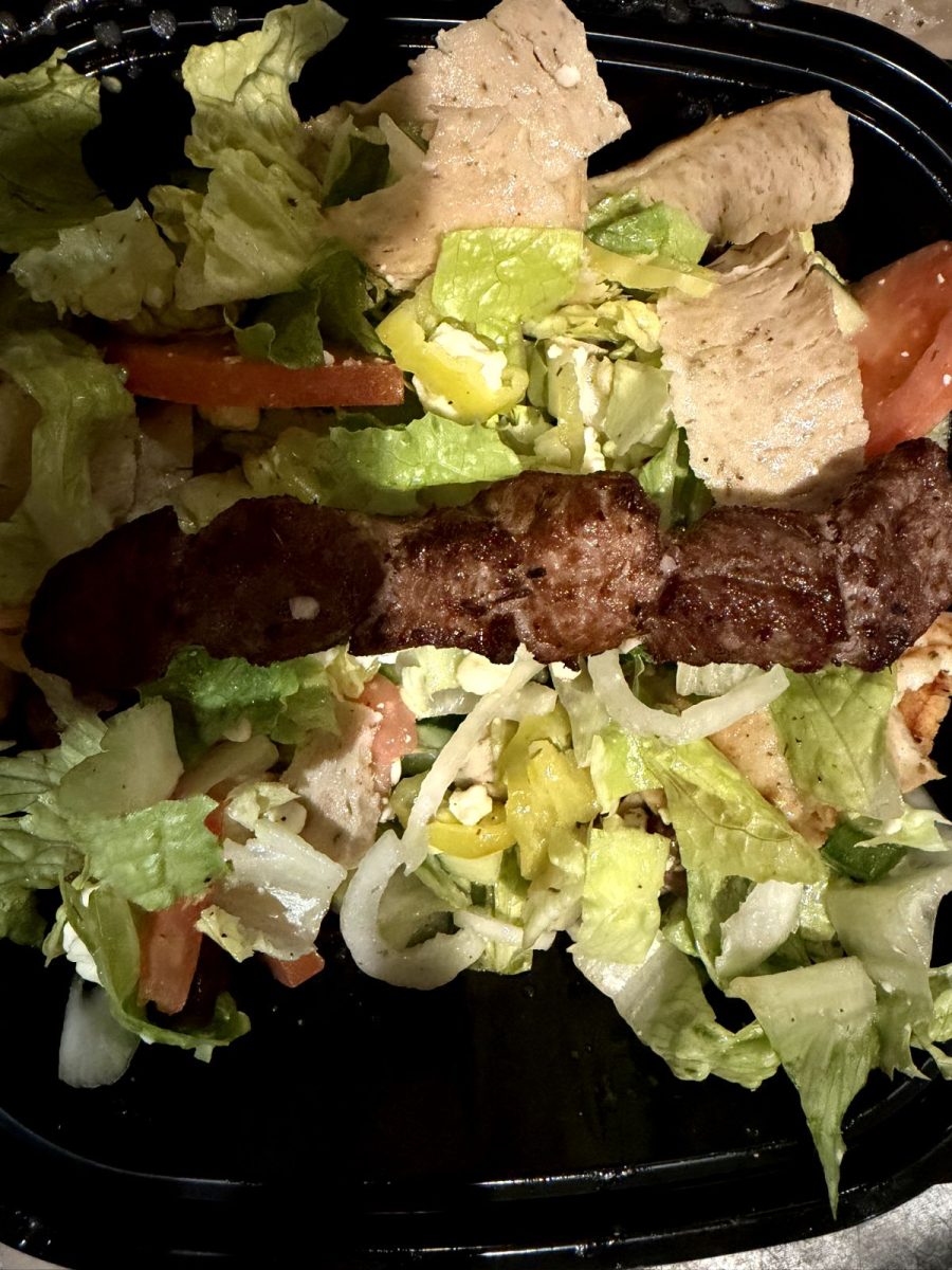 A bite of thinned lamb and steak ooze the destined rich and creamy juices for your bite of mixed salad. It provides a clean, savory and satisfying meal without overdoing it.