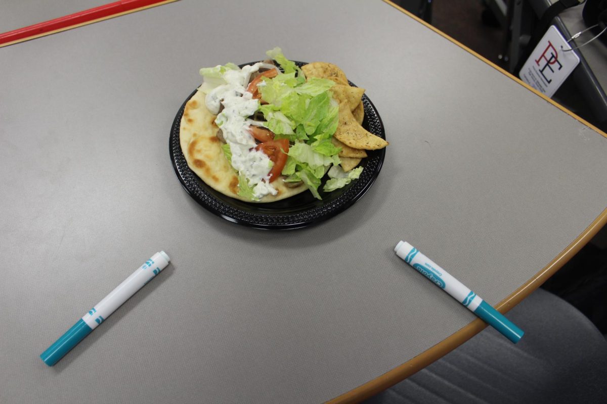 The edges of the plate and the markers guide the viewer’s eyes toward the center of the meal