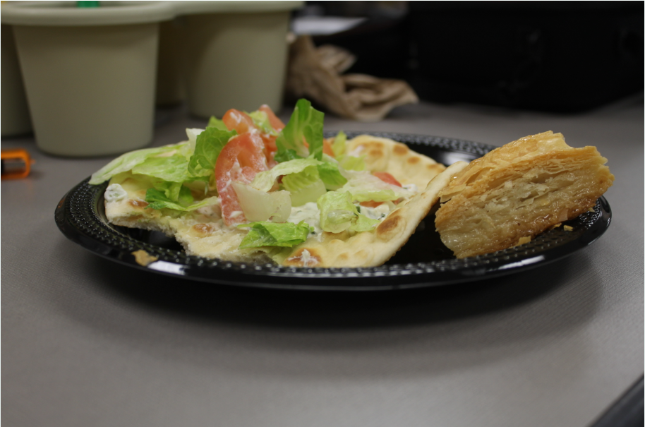 A balanced meal with a soft pita, luscious vegetables and an indulgent treat. This is sure to cure the ravenous hunger of anyone.